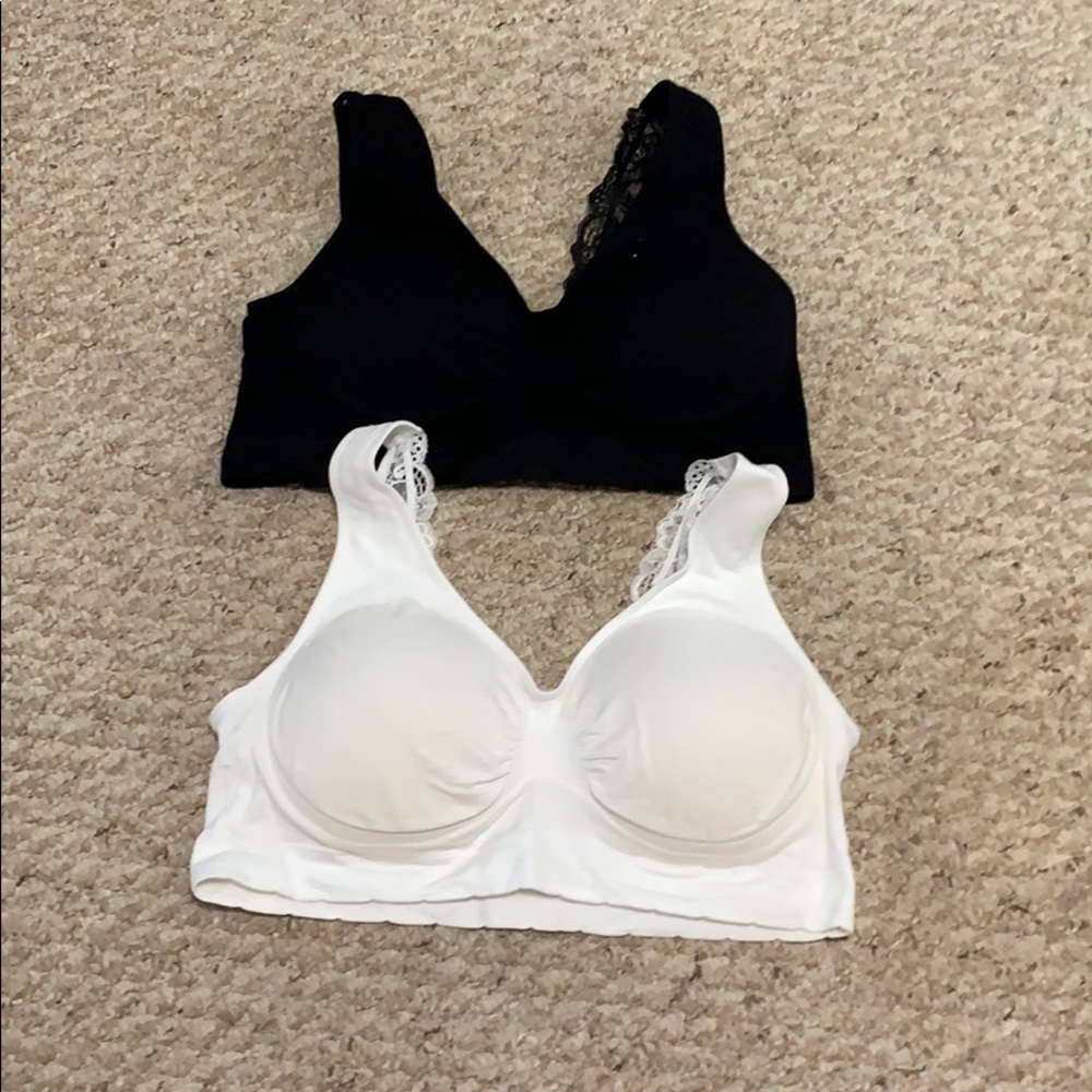 2 sports bras with  removable pads